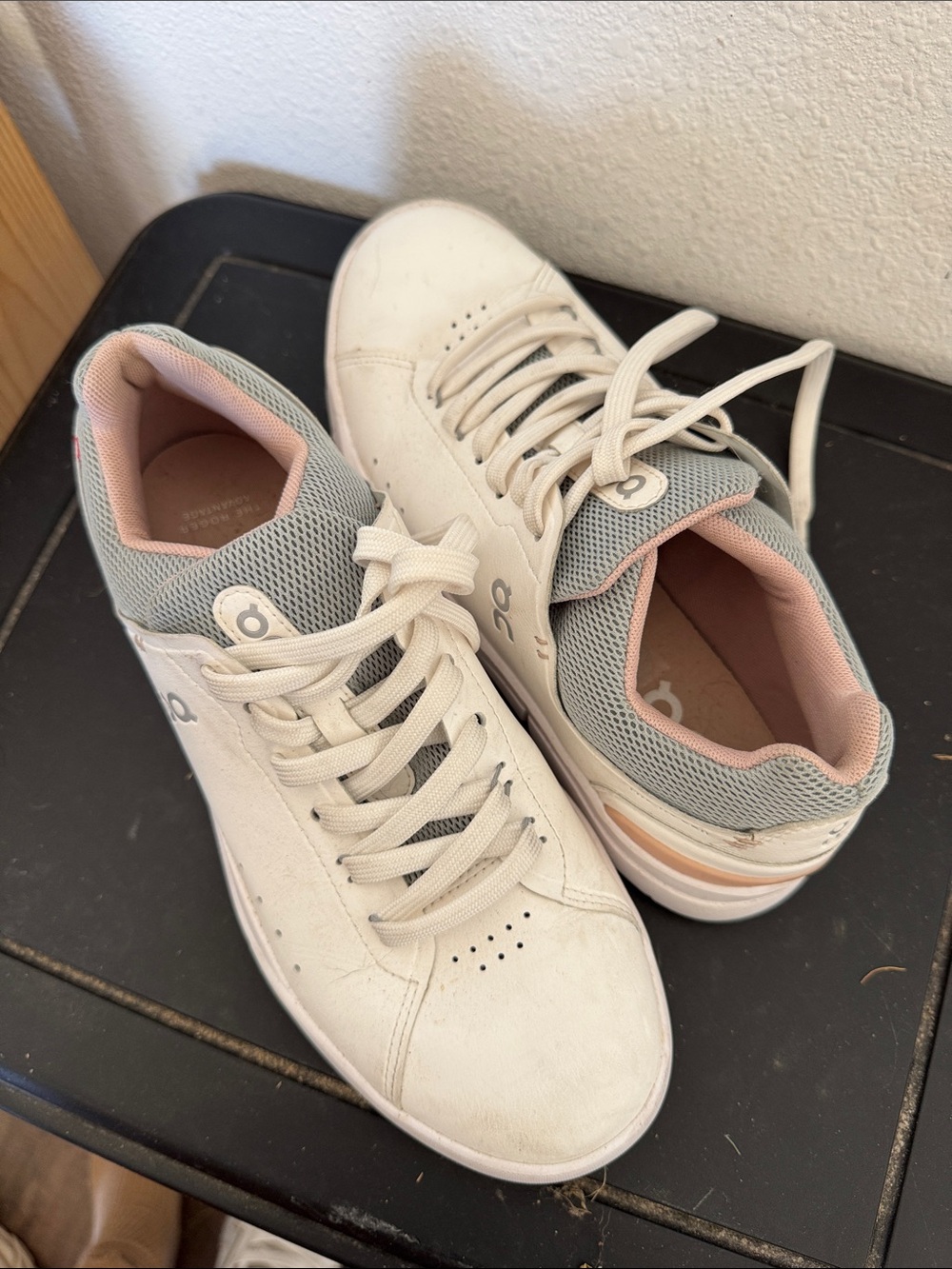 On Running .43 On Cloud The Roger
Advantage, White/Rose-US 7.5
Womens